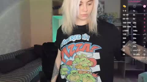 Snapshot of cryptobjgirlv2 chatting on February 21, 11:55 am Lilith online show from February 21, 11:55 am