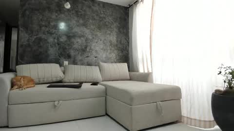 Snapshot of crysstal_jenner chatting on November 16, 9:31 pm Cryss online show from November 16, 9:31 pm