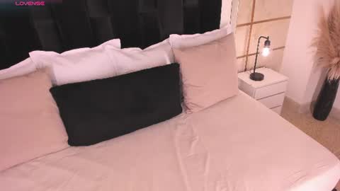 Snapshot of crysta_lrose_ chatting on June 27, 3:44 am Crystal Rose online show from June 27, 3:44 am