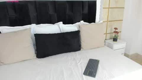 Snapshot of crysta_lrose_ chatting on July 22, 3:31 am Crystal Rose online show from July 22, 3:31 am
