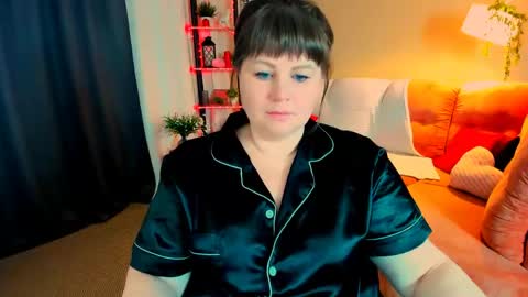 Snapshot of crystaalstaar chatting on May 2, 7:52 pm Anna online show from May 2, 7:52 pm