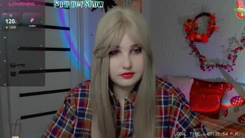 Snapshot of crystal__chris chatting on December 4, 5:33 pm Chris online show from December 4, 5:33 pm