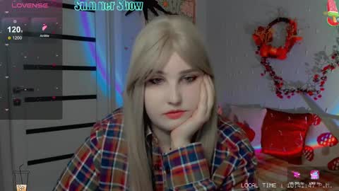 Snapshot of crystal__chris chatting on December 4, 8:40 pm Chris online show from December 4, 8:40 pm