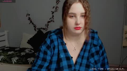 Snapshot of crystal__chris chatting on February 8, 5:18 am Chris online show from February 8, 5:18 am