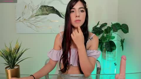 Snapshot of crystal_arlette chatting on May 23, 1:26 pm crystal_arlette online show from May 23, 1:26 pm