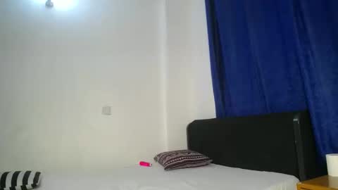 Snapshot of crystal_lisa chatting on April 21, 5:39 pm lisa online show from April 21, 5:39 pm
