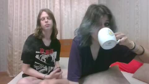 Snapshot of crystal_porn_love chatting on December 3, 7:55 pm Crystal and Marcl online show from December 3, 7:55 pm