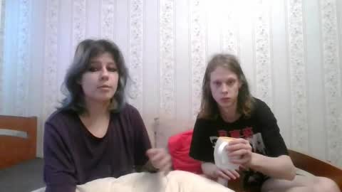 Snapshot of crystal_porn_love chatting on December 4, 10:24 am Crystal and Marcl online show from December 4, 10:24 am