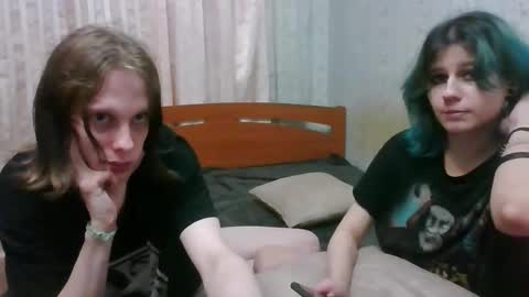 Snapshot of crystal_porn_love chatting on December 19, 12:34 am Crystal and Marcl online show from December 19, 12:34 am