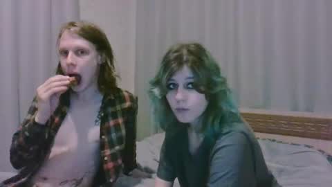 Snapshot of crystal_porn_love chatting on January 4, 5:37 pm Crystal and Marcl online show from January 4, 5:37 pm