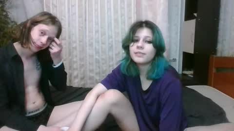 Snapshot of crystal_porn_love chatting on January 23, 4:41 am Crystal and Marcl online show from January 23, 4:41 am