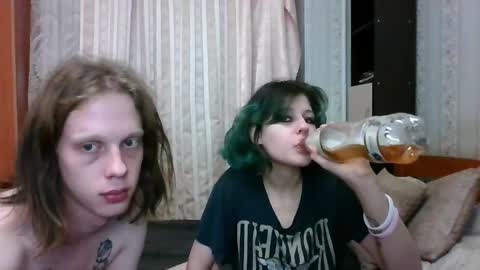 Snapshot of crystal_porn_love chatting on March 4, 4:27 am Crystal and Marcl online show from March 4, 4:27 am