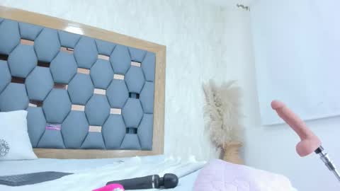 crystal_sm online show from March 18, 3:09 am