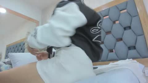 crystal_sm online show from March 19, 3:10 am