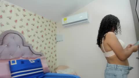 Snapshot of crystal_watson0 chatting on May 16, 2:05 pm Milf Latina online show from May 16, 2:05 pm