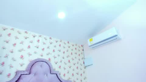 Snapshot of crystal_watson0 chatting on June 1, 1:46 pm Milf Latina online show from June 1, 1:46 pm