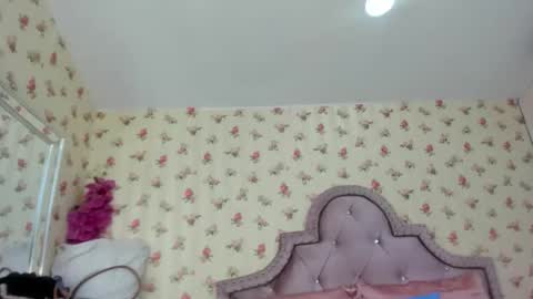 Snapshot of crystal_watson0 chatting on June 9, 2:50 pm Milf Latina online show from June 9, 2:50 pm