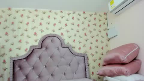 Snapshot of crystal_watson0 chatting on June 15, 2:41 pm Milf Latina online show from June 15, 2:41 pm