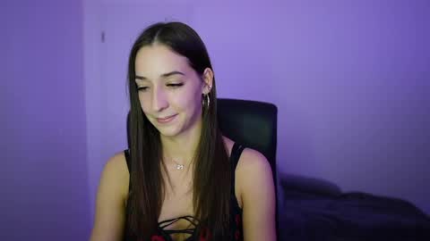 Snapshot of crystalbrunette18 chatting on May 5, 7:44 pm Crystalbrunette18 online show from May 5, 7:44 pm