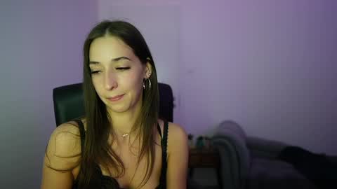 Snapshot of crystalbrunette18 chatting on May 13, 6:16 pm Crystalbrunette18 online show from May 13, 6:16 pm