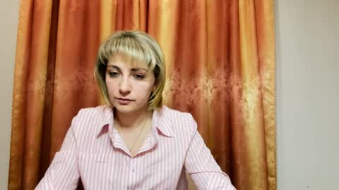 Snapshot of crystalfever_ chatting on May 10, 7:08 pm Mary online show from May 10, 7:08 pm