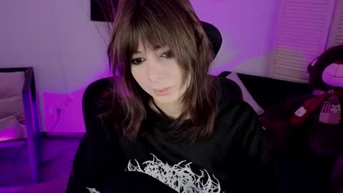 Snapshot of crystallbloom chatting on February 8, 2:09 pm crystallbloom online show from February 8, 2:09 pm