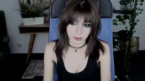 Snapshot of crystallbloom chatting on March 2, 1:29 pm crystallbloom online show from March 2, 1:29 pm