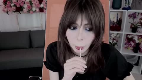 crystallbloom online show from March 10, 1:38 pm