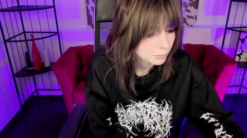 crystallbloom online show from April 1, 1:50 am