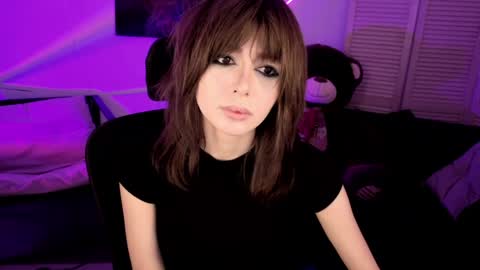 crystallbloom online show from April 7, 1:39 am