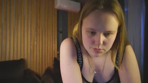 crystallpaws_ online show from November 29, 7:55 am