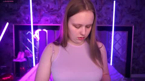 crystallpaws_ online show from April 8, 5:51 am