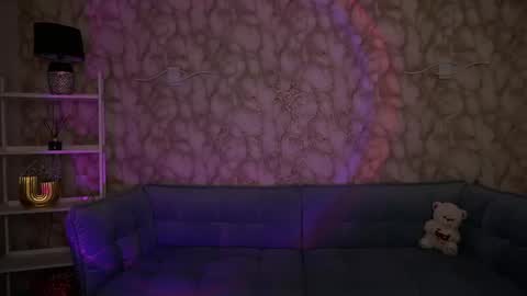 crystallpaws_ online show from April 12, 5:45 am