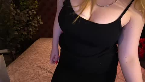 Snapshot of crystallpaws_ chatting on May 26, 5:47 am crystallpaws_ online show from May 26, 5:47 am