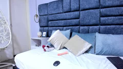 Crystal online show from April 12, 8:25 pm