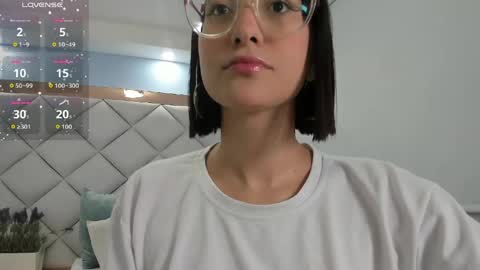 Snapshot of crystalstonee1 chatting on April 27, 9:35 pm Crystal online show from April 27, 9:35 pm