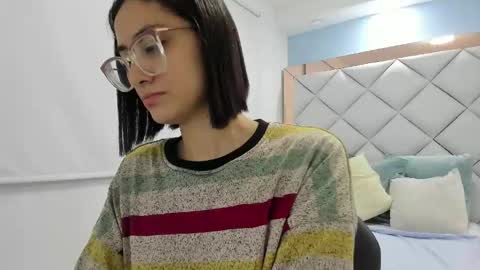 Snapshot of crystalstonee1 chatting on April 29, 10:05 pm Crystal online show from April 29, 10:05 pm