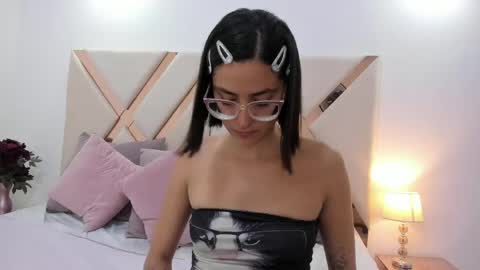 Snapshot of crystalstonee1 chatting on May 25, 7:20 pm Crystal online show from May 25, 7:20 pm