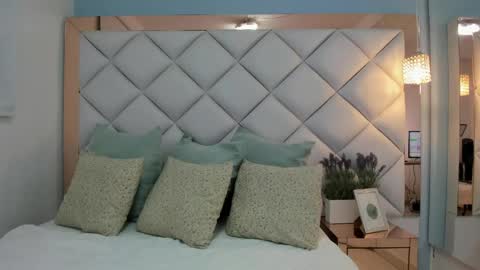 Snapshot of crystalstonee1 chatting on May 26, 11:12 pm Crystal online show from May 26, 11:12 pm