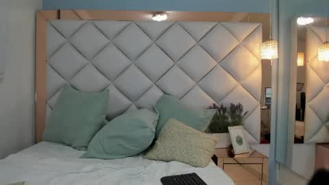 Snapshot of crystalstonee1 chatting on May 27, 1:57 am Crystal online show from May 27, 1:57 am