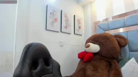 Snapshot of crystalstonee1 chatting on June 1, 5:58 pm Crystal online show from June 1, 5:58 pm