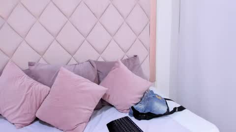 Snapshot of crystalstonee1 chatting on June 7, 8:23 pm Crystal online show from June 7, 8:23 pm
