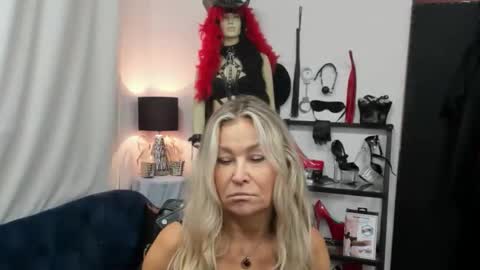 CrystalHotty online show from September 23, 4:37 am