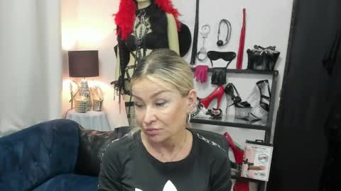 CrystalHotty online show from May 22, 4:30 am