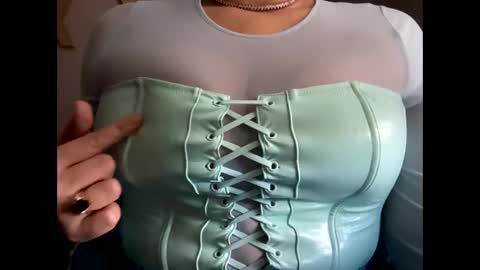 Snapshot of crystalyn777 chatting on October 19, 11:38 pm crystalyn777 online show from October 19, 11:38 pm