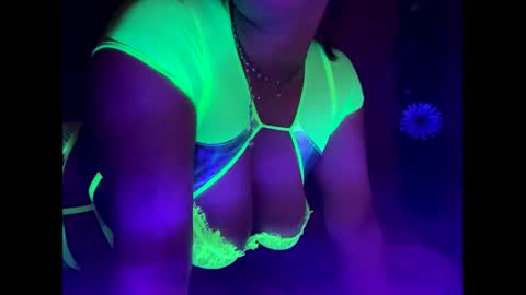 Snapshot of crystalyn777 chatting on October 22, 2:01 am crystalyn777 online show from October 22, 2:01 am