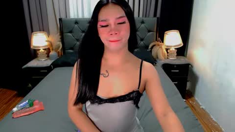 Snapshot of crytastal_lust1212 chatting on June 17, 9:34 am bea takashi online show from June 17, 9:34 am