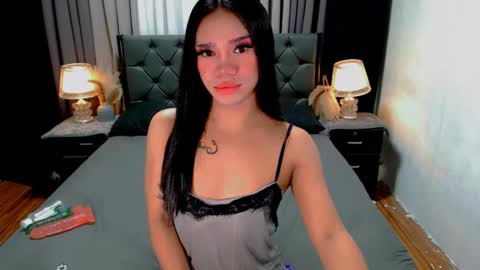 Snapshot of crytastal_lust1212 chatting on June 23, 9:29 am bea takashi online show from June 23, 9:29 am