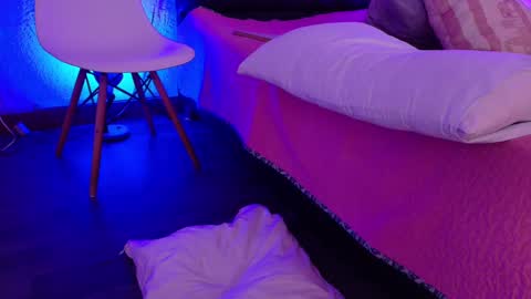 Snapshot of cuckoldlover69_ chatting on February 28, 9:25 am cuckoldlover69_ online show from February 28, 9:25 am