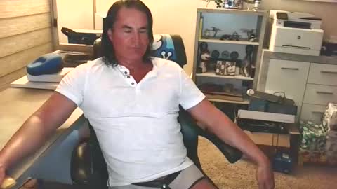 Snapshot of cucuforcocopuffs chatting on June 7, 5:33 am Yup... kinda old but Stop in and say hello online show from June 7, 5:33 am